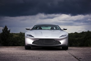 Aston Martin DB10 a