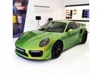 porsche-911-turbo-s-python-green-chromaflair-1