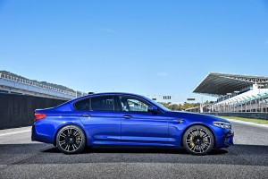 2018-BMW_M5-Pirelli-2