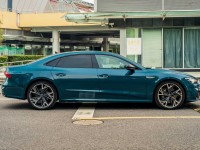 2022-audi-a7-long-1