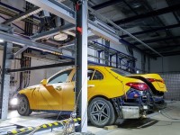 Maximale Transparenz: Als weltweit erster Autohersteller röntgt Mercedes-Benz einen CrashtestMaximum transparency: Mercedes-Benz is the world's first car manufacturer to X-ray a crash test